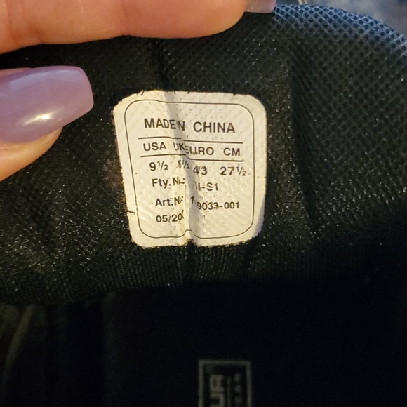 Mens size 9.5 Under Armour cleats - Picture 3 of 5